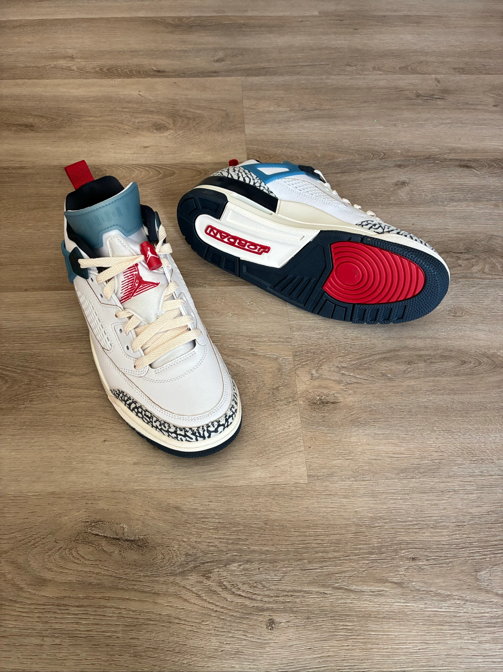 Basket Nike Jordan taille 42,5 – photo 2